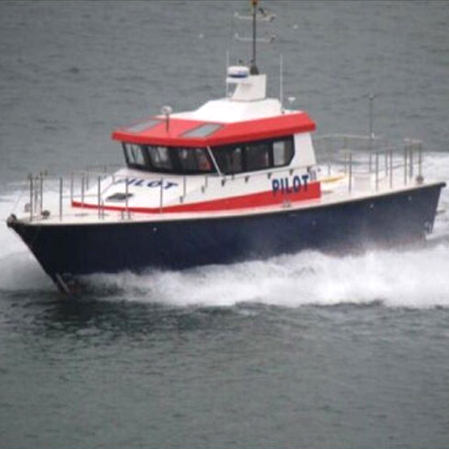 Fiberglass-&-Aluminum-pilot-patrol-boat