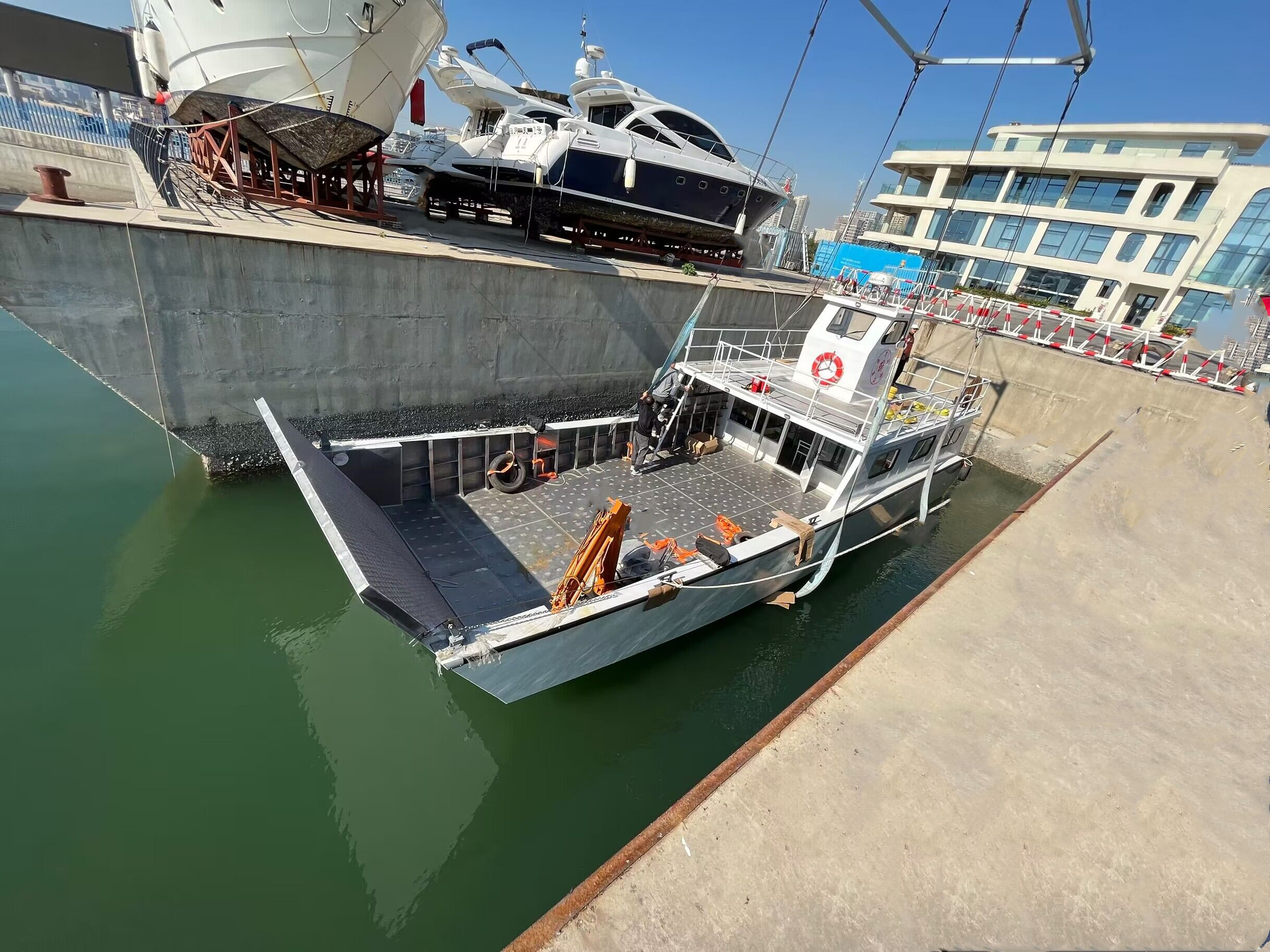 50ft Aluminum Landing Craft with Twin 250hp Diesel Outboards And Crane 