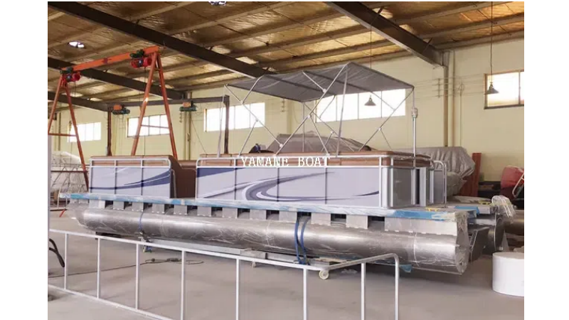 aluminum pontoon boat