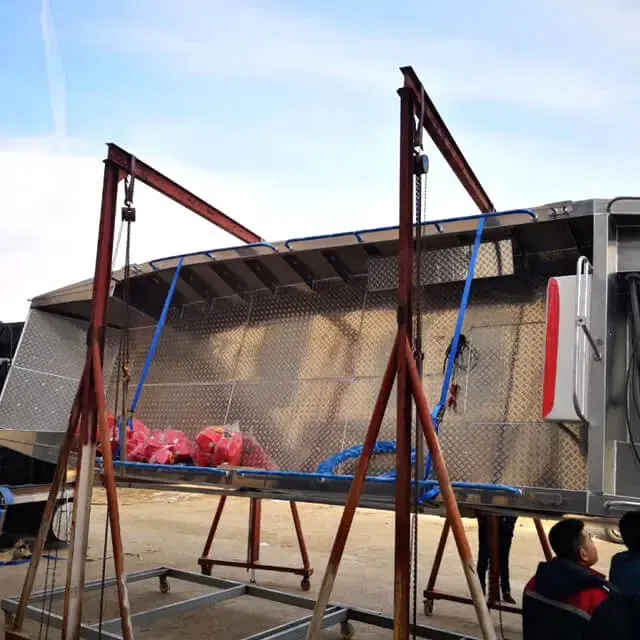 aluminum pontoon boat