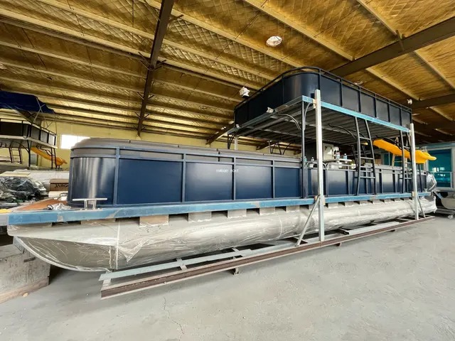 pontoon boat